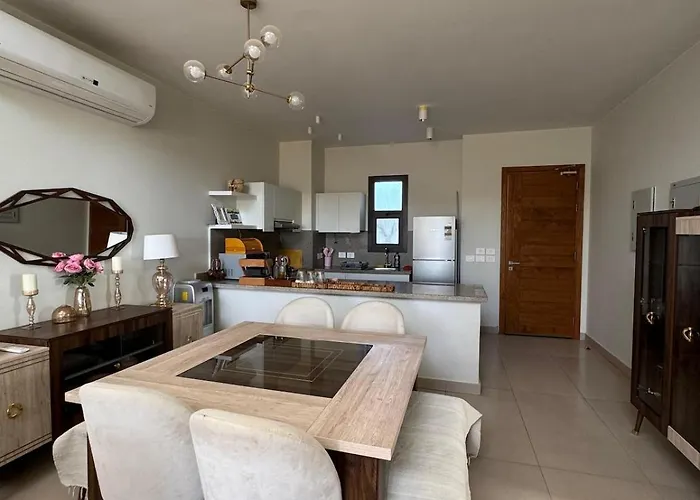 3br Pool & Lagoon View Gouna شقة *